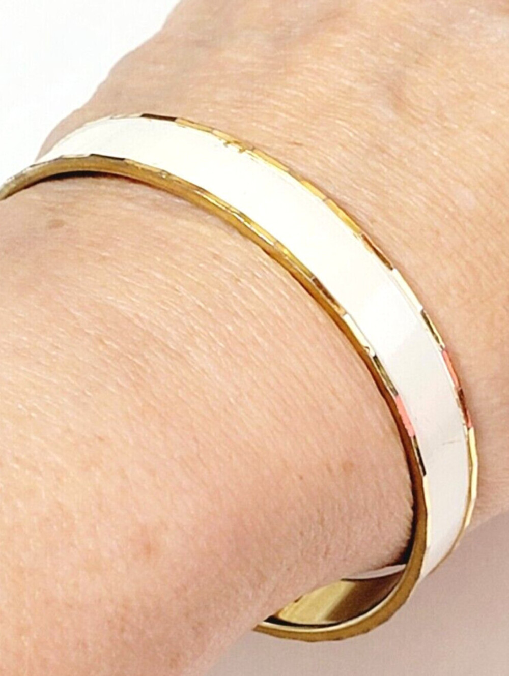 Vintage Monet Bracelet Bangle White Enamel Modern Designer Jewelry bn-2